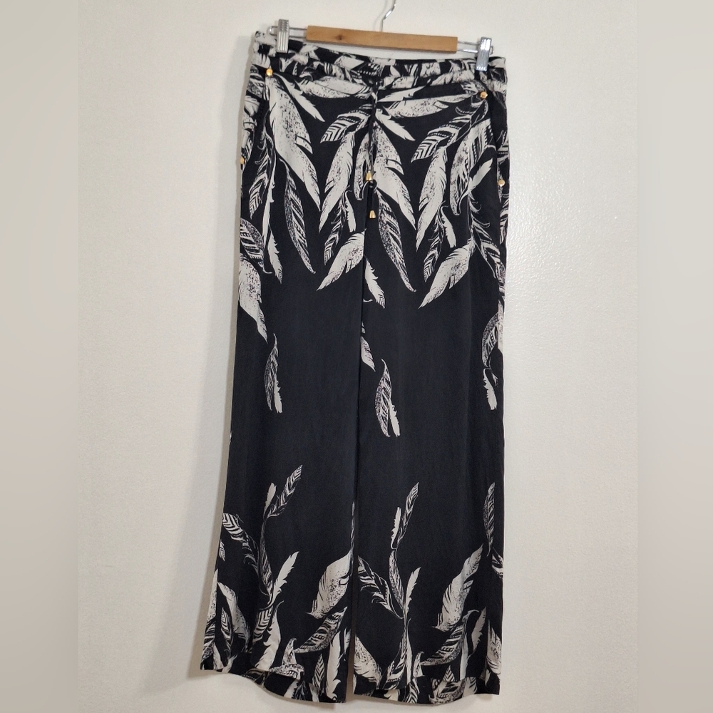 BEBE SILK Monochrome Leaf Print Wide Leg Pants